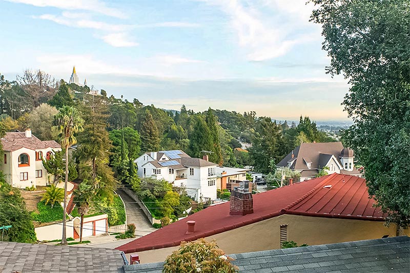 Homes along a hill overlooking Glenview Oakland