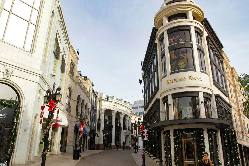 Storefronts along a sidewalk in Beverly Hills 