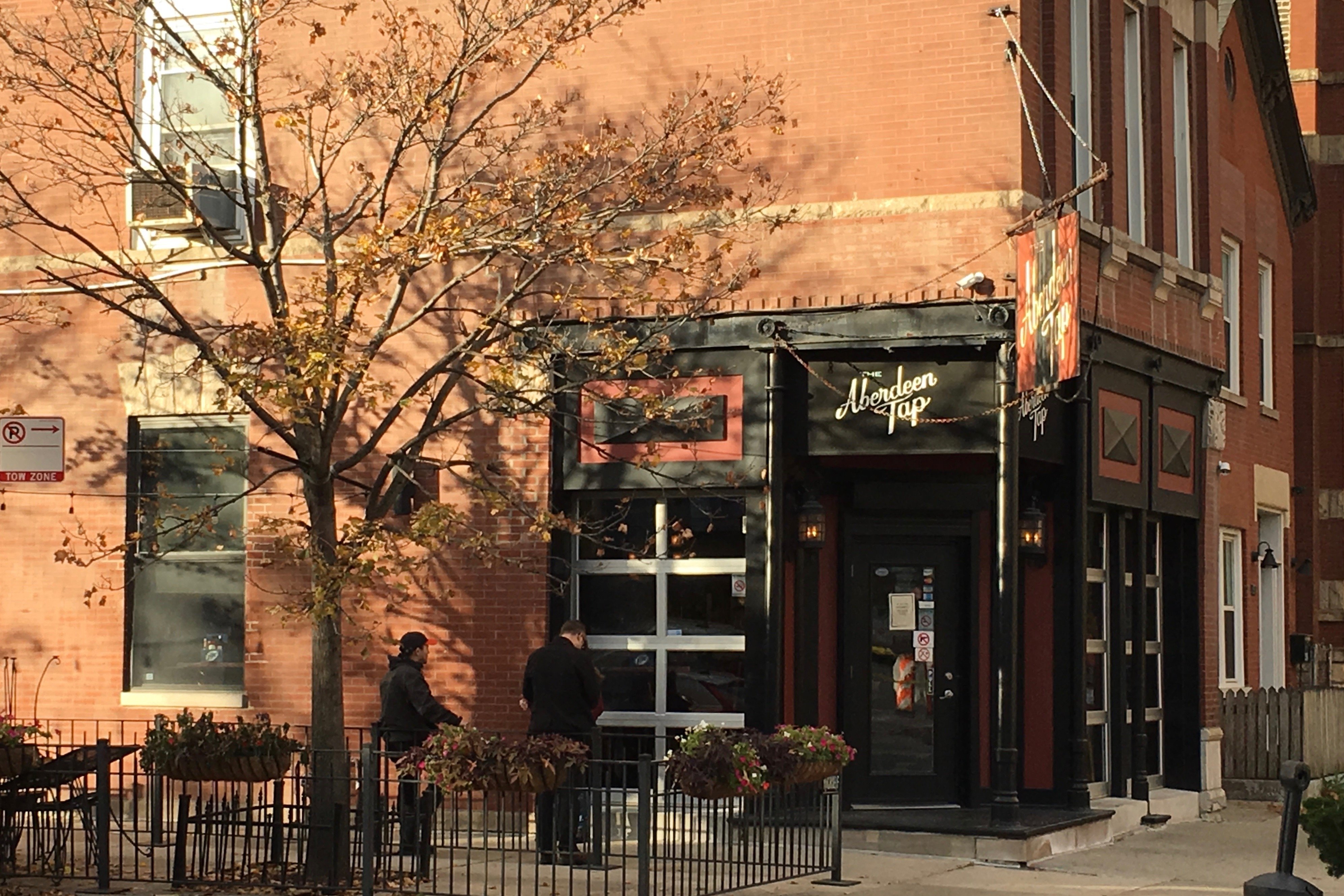10 Chicago Bars That Anchor Their Neighborhood | Neighborhoods.com