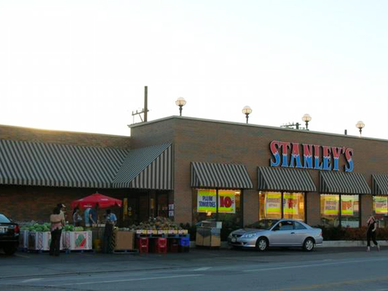 Exterior of Chicago grocery store, Stanley's Fresh Fruits and Vegetables in West Town.