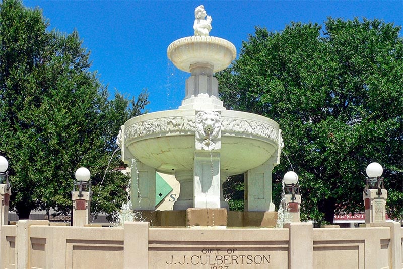 A fountain in a park in Paris Texas
