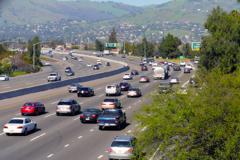 Ruch hour traffic along the San Jose freeway