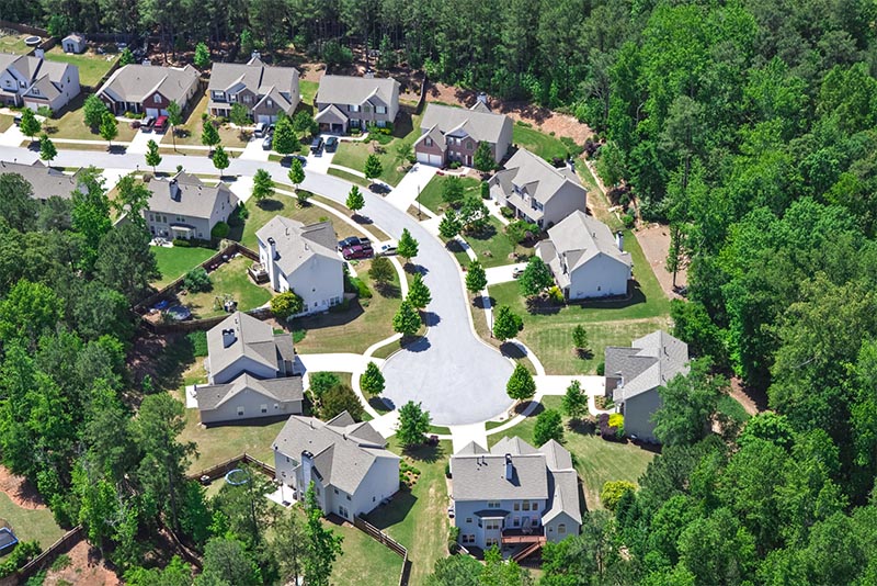 An aerial view of a cul-de-sac of new construction homes in Atlanta Georgia surrounded by trees