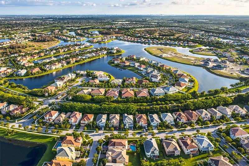 An aerial image of many homes in a Florida subdivision with small ponds