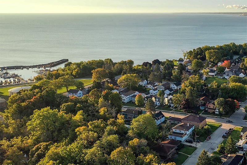 An overhead view of homes in Milwaukee very close to the lakefront on Lake Michigan