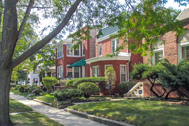 A street full of homes in South Shore Chicago